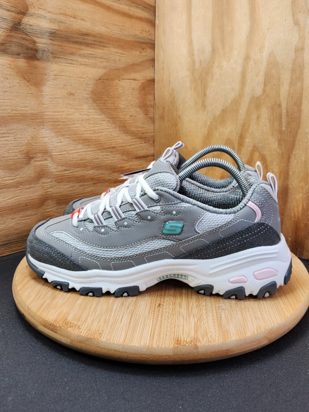 New Skechers D'Lites Womens Gray Sneakers Size 9.5W Wide - Picture 4 of 9